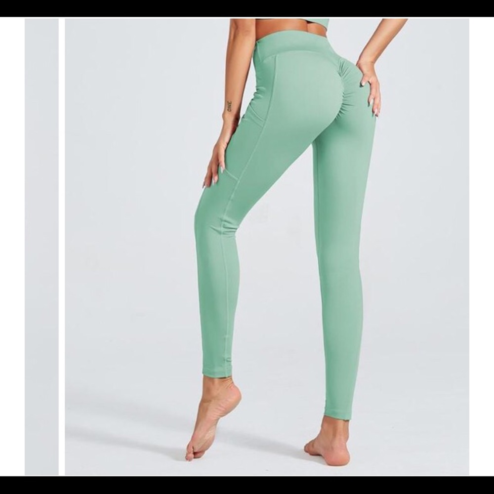 Astoria activewear scrunch  leggings